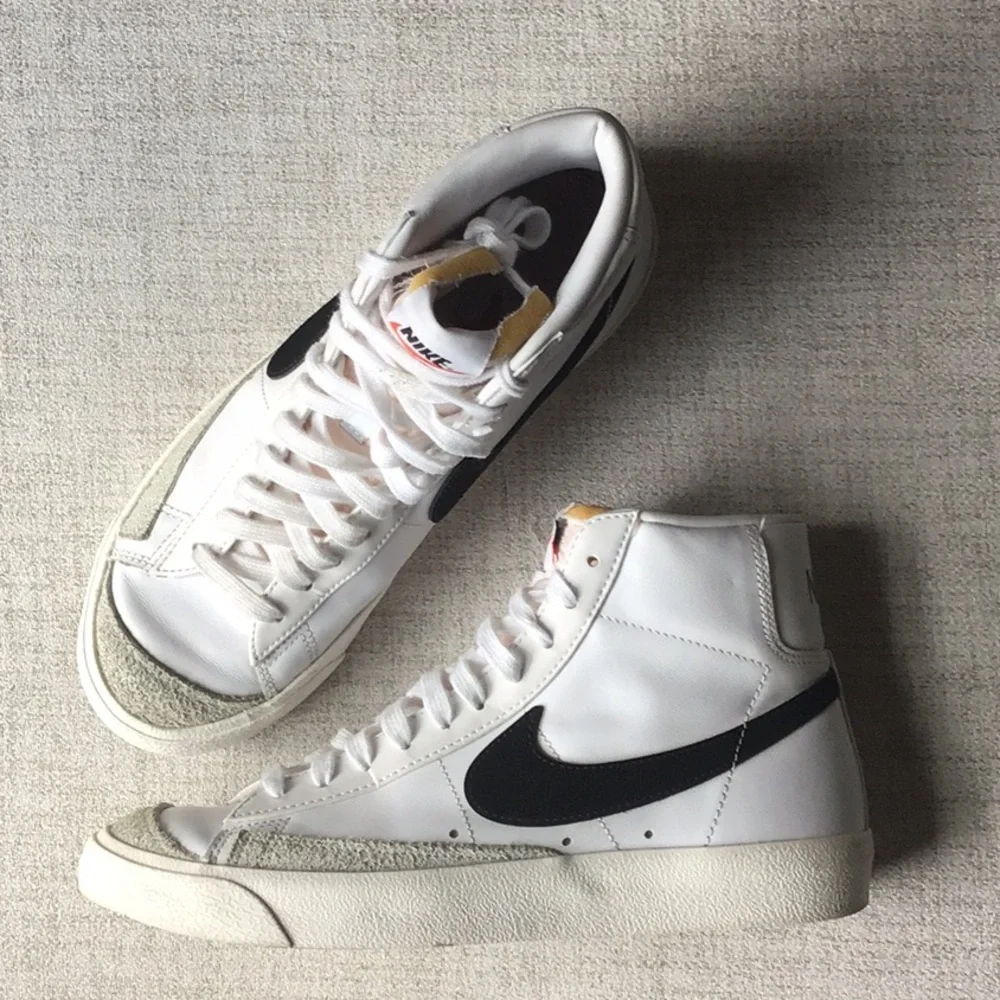Nike Blazer Mid Sneakers - Picture 1 of 8